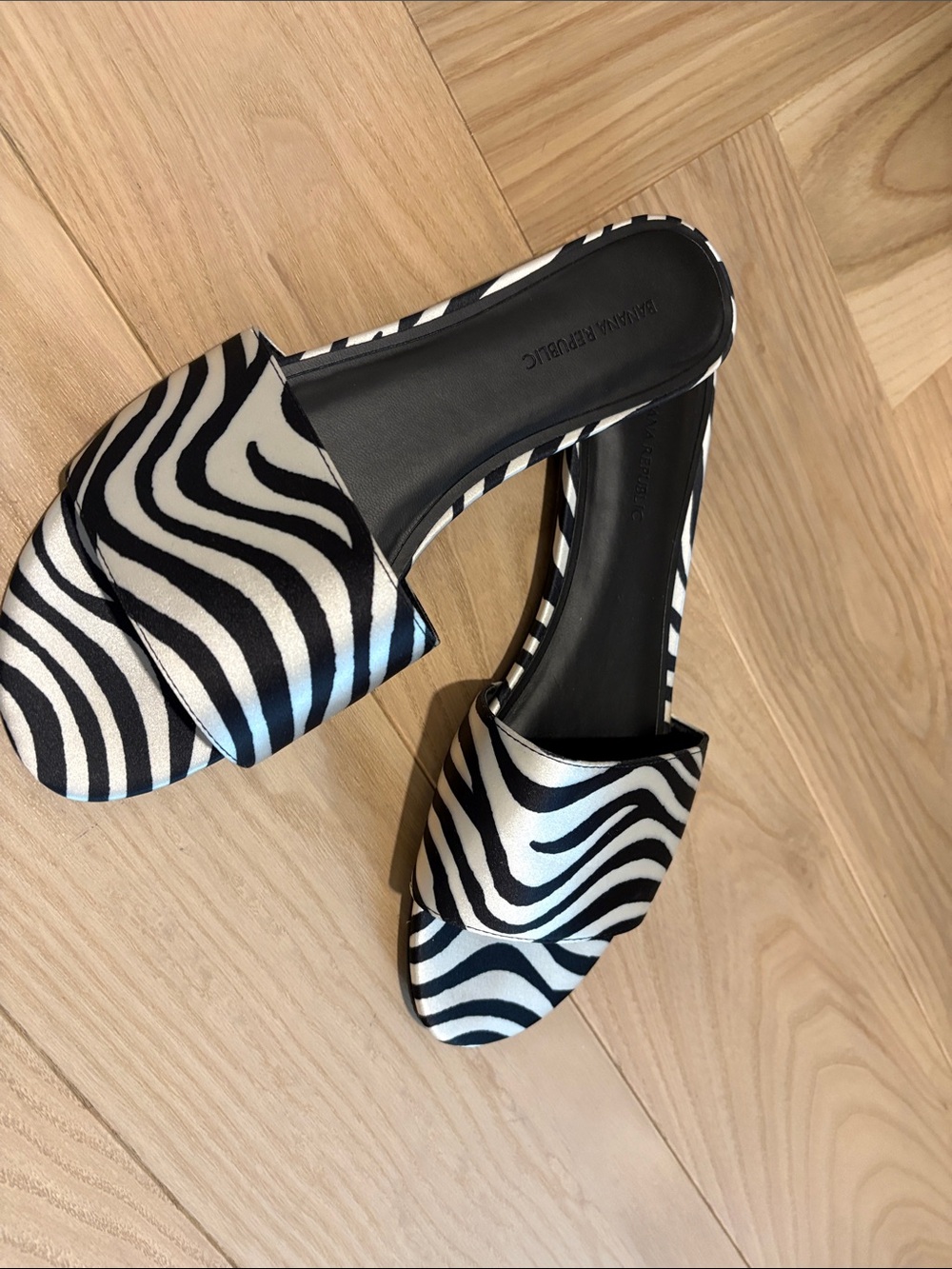 Banana Republic Black and White Zebra Slide Mules size 8